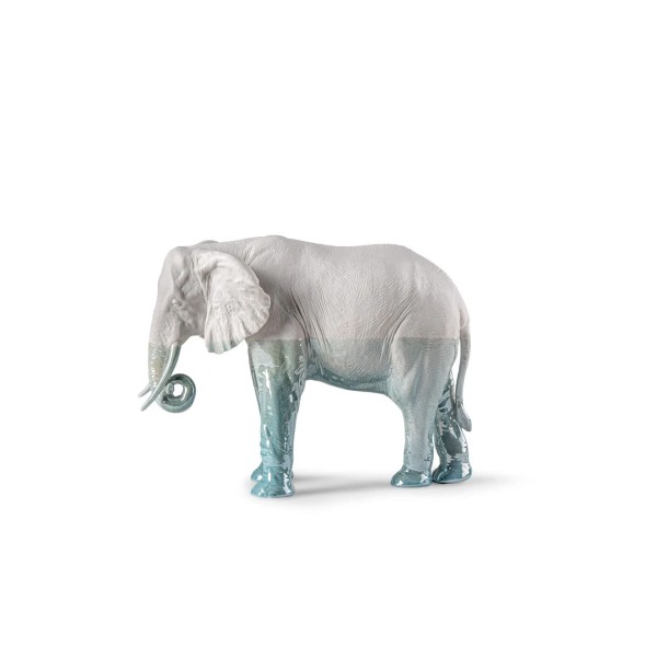 Скульптура  "Слон под водой"