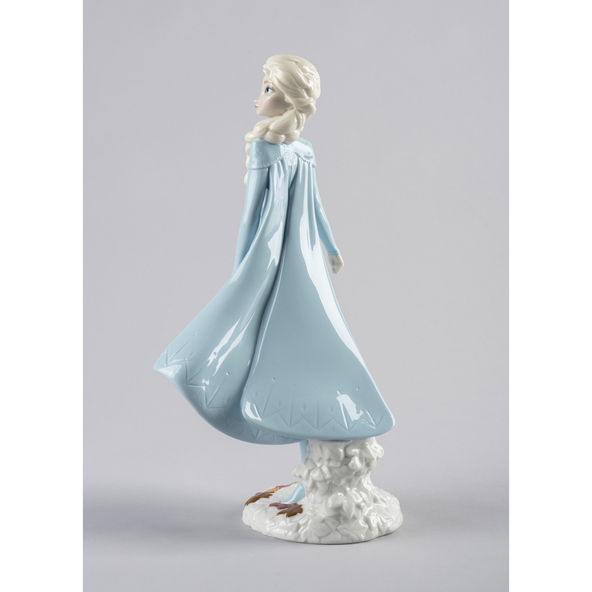 Эльза - купить фарфоровую статуэтку по цене 86900 ₽ | LLADRO