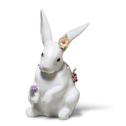 Сидящий кролик (с цветами)