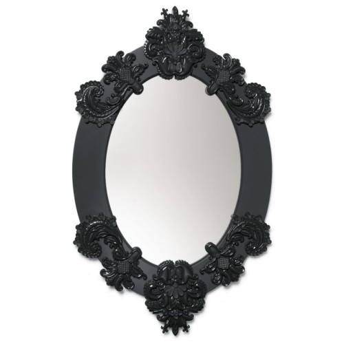 Овальное зеркало в раме (черное)