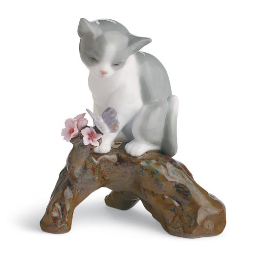 Пора цветения - кошка